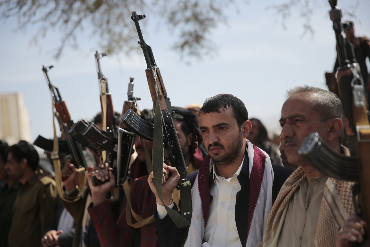 yemen-armed-houthi-fighters-1