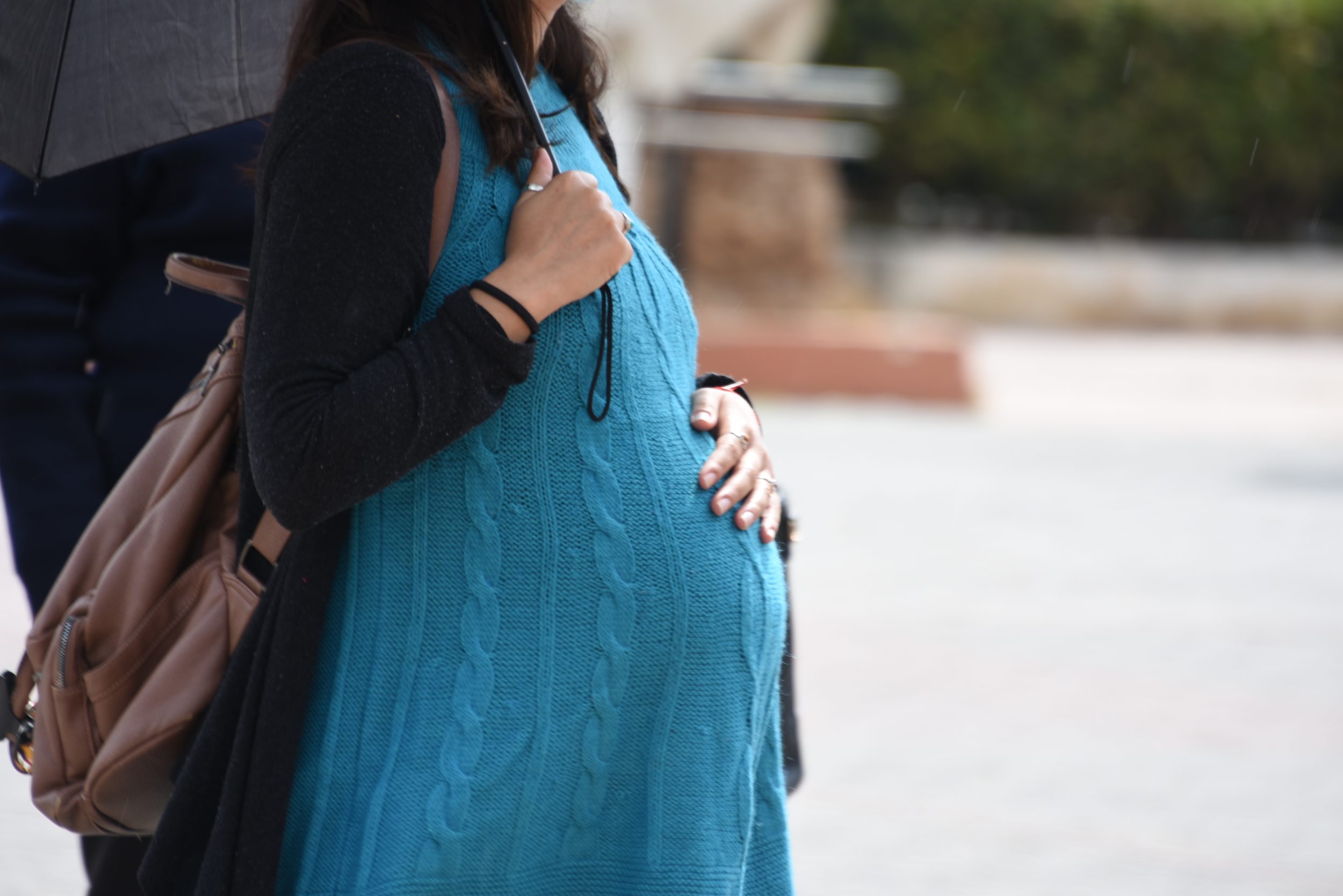 Λάρισα: Γέννησε μόνη της στο αυτοκίνητο καθ’ οδόν προς την κλινική